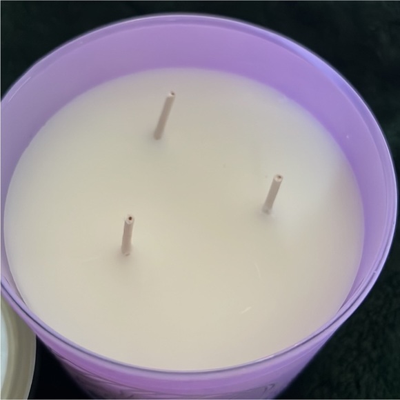 Bath & Body Works Wild berry Jam Donut Candle 🕯️ - Picture 5 of 5